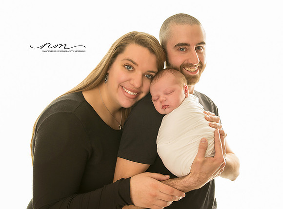 04042018-mainenewbornphotographer-mainebabyphotographer-mainebabystudio-babyboy-familyposing-newbornposing-indaddysarms-