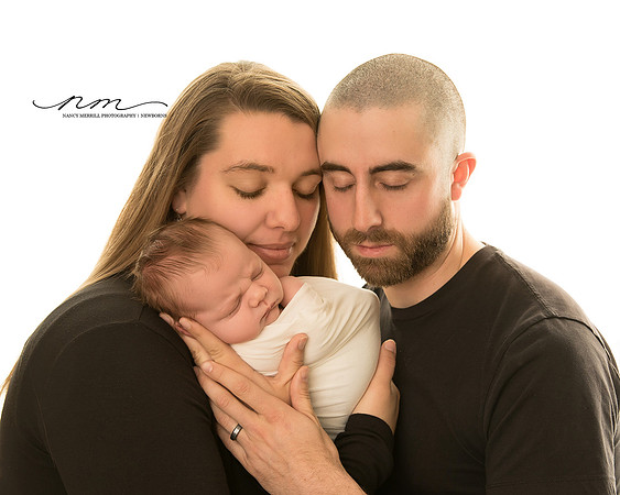 04042018-mainenewbornphotographer-mainebabyphotographer-mainebabystudio-babyboy-familyposing-newbornposing-indaddysarms-.jpg