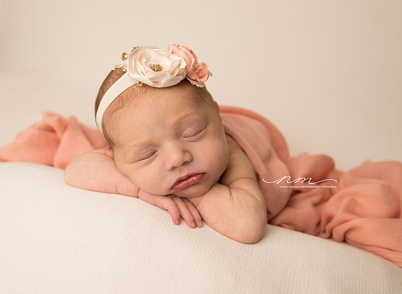 11062018-nancymerrillphotography-mainenewbornphotographer-mainebabystudio-babygirlsession-maineinfantphotographer-newenglandnewbornphotographer-cuteasabutton-centralmainebabyphotographer-androscogginp