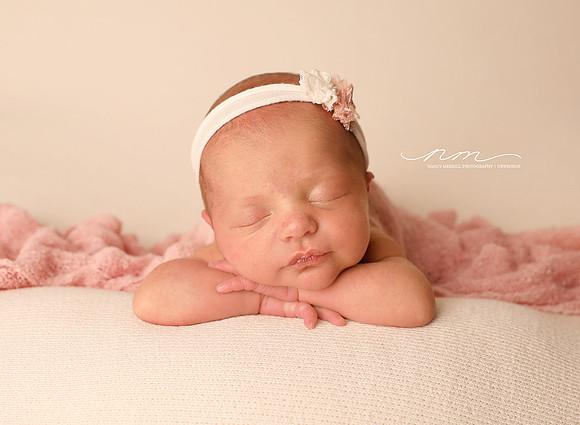 11102018-nancymerrillphotography-mainenewbornphotographer-mainebabystudio-babygirlsession-maineinfantphotographer-newenglandnewbornphotographer-cuteasabutton-centralmainebabyphotographer-androscogginp