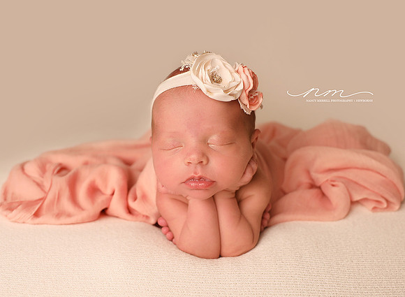 11112018-nancymerrillphotography-mainenewbornphotographer-froggypose-mainebabystudio-babygirlsession-maineinfantphotographer-newenglandnewbornphotographer-cuteasabutton-centralmainebabyphotographer-an