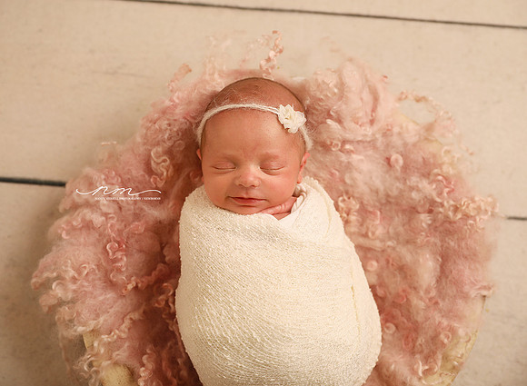 11082018-nancymerrillphotography-mainenewbornphotographer-mainebabystudio-babygirlsession-maineinfantphotographer-newenglandnewbornphotographer-cuteasabutton-centralmainebabyphotographer-androscogginp