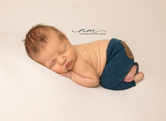 110118nancymerrillphotography-mainenewbornphotographer-maineportraitstudio-newenglandnewbornphotographer-cutebabyboy-newborninbowl--mainebabystudio-mainebabysession.jpg-newbornposing-bigsisterposing
