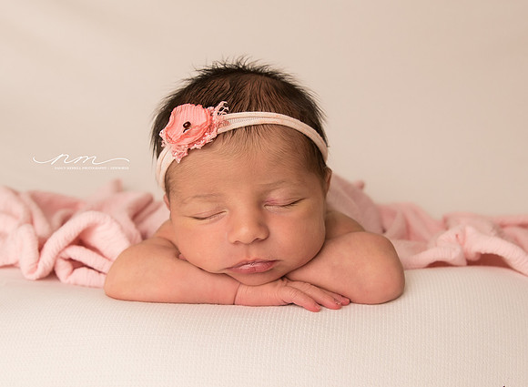 02112019-nancymerrillphotography-mainenewbornphotographer-mainebabystudio-babygirlsession-maineinfantphotographer-newenglandnewbornphotographer-cuteasabutton-centralmainebabyphotographer-androscogginp