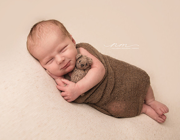 030419nancymerrillphotography-mainenewbornphotographer-maineportraitstudio-newenglandnewbornphotographer-cutebabyboy-boyinbowlpose-newborninbowl-babyboywithbear-mainebabystudio-mainebabysession