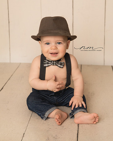 04122019nancymerrillphotography-mainechildrensphotographer-mainetoddlerphotographer-newenglandportraitstudio-6monthposing-mainebabyplanphotographer-mainefirstyearbabyplan
