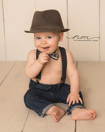 04152019nancymerrillphotography-mainechildrensphotographer-mainetoddlerphotographer-newenglandportraitstudio-6monthposing-mainebabyplanphotographer-mainefirstyearbabyplan