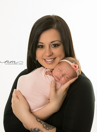 05012019-nancymerrillphotography-momandbaby-momandbabyposing-mainenewbornphotographer-mainebabystudio-babygirlsession-maineinfantphotographer-newenglandnewbornphotographer-cuteasabutton-centralmaineba