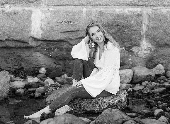 08162019-nancymerrillphotography-beachposes-mainehighschoolseniorphotographer-centralmaineseniorpicturesphotographer-rusticseniorpictures-maineclassof2020-classof2020poses-maineseniorpicturesphotograp