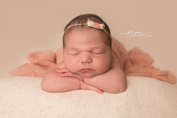 08312019-nancymerrillphotography-mainenewbornphotographer-mainebabystudio-babygirlsession-maineinfantphotographer-newenglandnewbornphotographer-cuteasabutton-centralmainebabyphotographer-androscogginp